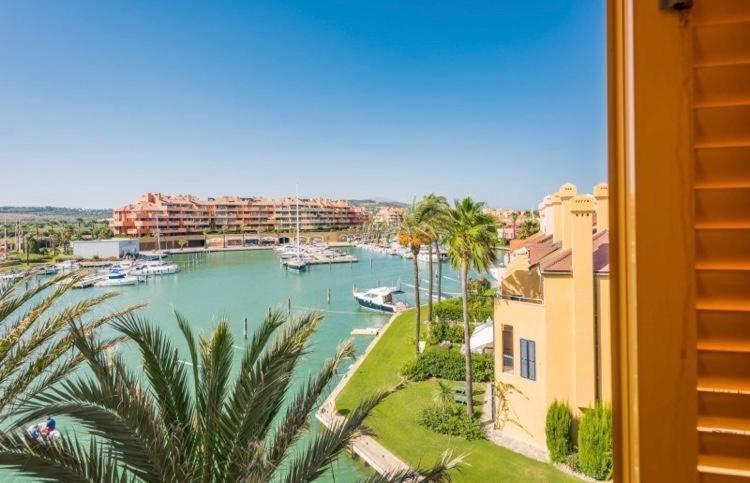 Apartamento Con Piscina ,Playa Con Vistas Panoramicas En La Marina De Sotogrande San Roque  Eksteriør billede