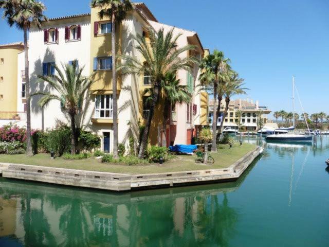 Apartamento Con Piscina ,Playa Con Vistas Panoramicas En La Marina De Sotogrande San Roque  Eksteriør billede