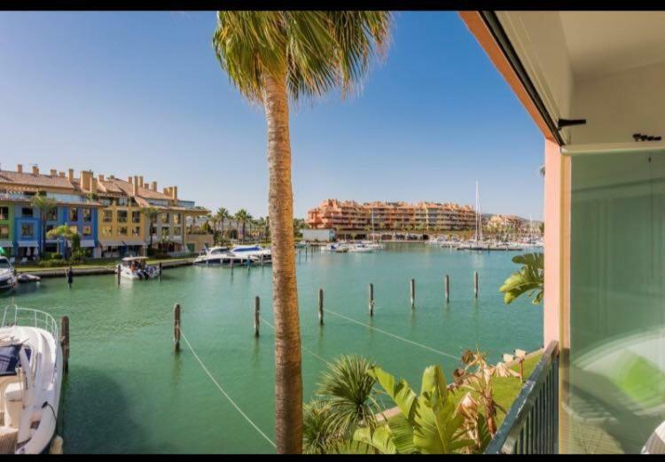 Apartamento Con Piscina ,Playa Con Vistas Panoramicas En La Marina De Sotogrande San Roque  Eksteriør billede